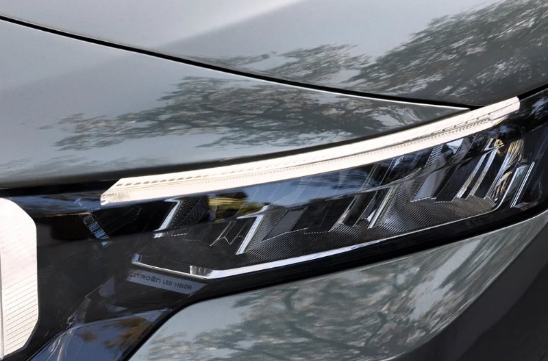 close up of the headlights