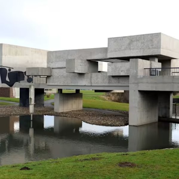car_servicing_peterlee_landmark_victor_pasmores_apollo_pavilion
