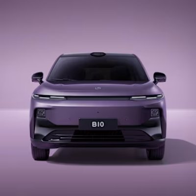 Front view of a purple SUV with a Leapmotor B10 number plate.