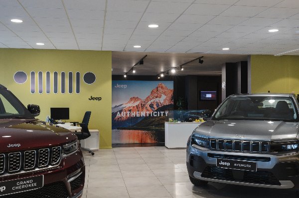 cars in showrrom n