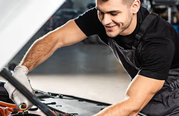 man under the fortn of the car