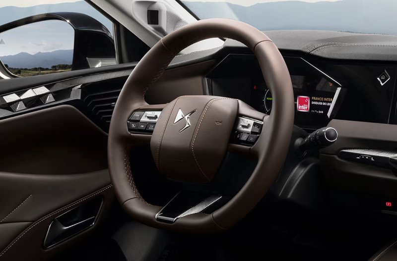 close up of the steering wheel
